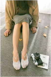 覺得露出襪子顯土掉渣 這樣露出襪子既時(shí)尚,又能吸睛百分百